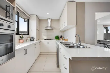 Property photo of 10 Midas Court Meadow Heights VIC 3048