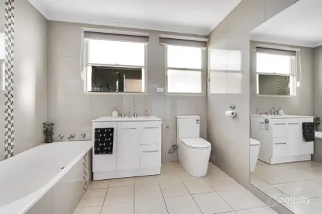 Property photo of 10 Midas Court Meadow Heights VIC 3048