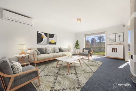 Property photo of 8 Greenmantle Close Cranbourne West VIC 3977