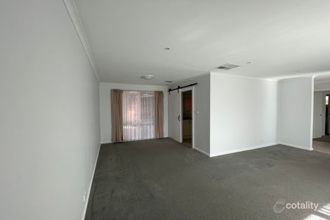 Property photo of 2 Harvey Close Altona Meadows VIC 3028