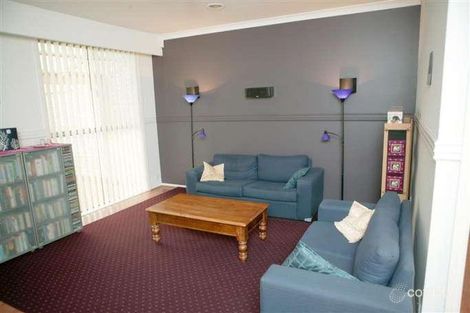Property photo of 11 Stagecoach Crescent Sydenham VIC 3037
