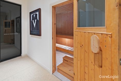 Property photo of 3121 Riverleigh Drive Hope Island QLD 4212