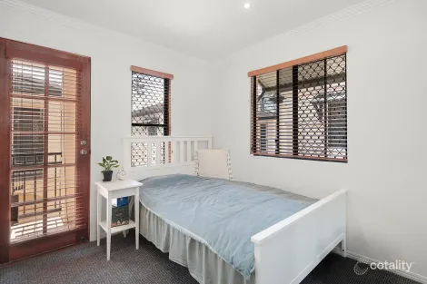 Property photo of 4/136 Central Avenue Indooroopilly QLD 4068