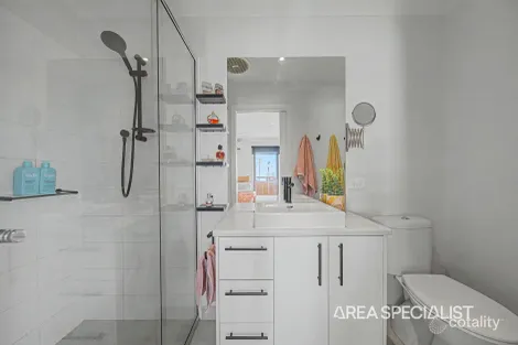 Property photo of 26/17 Edgeware Close Pakenham VIC 3810