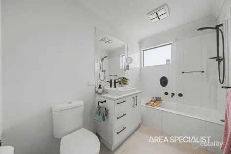 Property photo of 26/17 Edgeware Close Pakenham VIC 3810