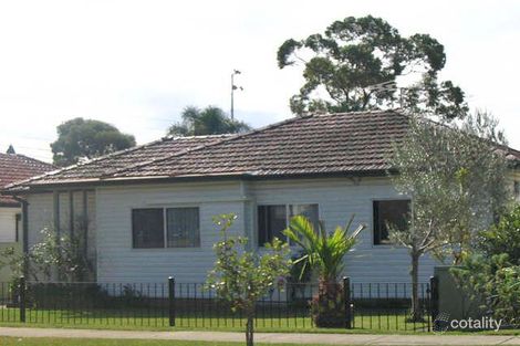 13 Shellcote Rd, Greenacre, NSW 2190