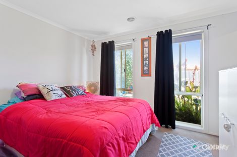 Property photo of 9 Jamescott Drive Drouin VIC 3818