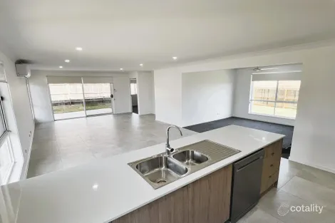 Property photo of 2 Flame Tree Road Cotswold Hills QLD 4350