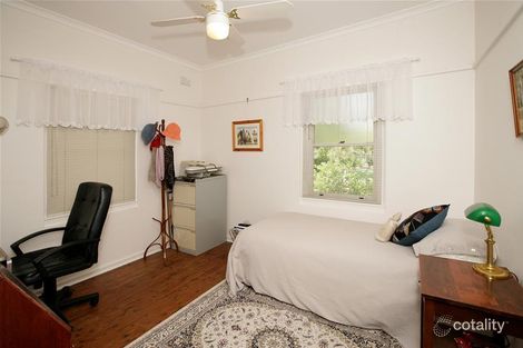 Property photo of 17 Bluett Crescent Turvey Park NSW 2650