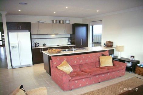 Property photo of 34 Lakeland Drive Doreen VIC 3754