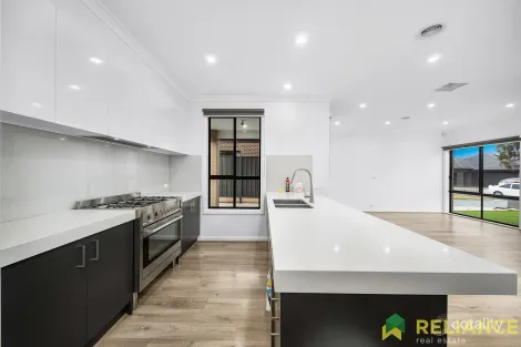 Property photo of 3 Runcorn Crescent Strathtulloh VIC 3338
