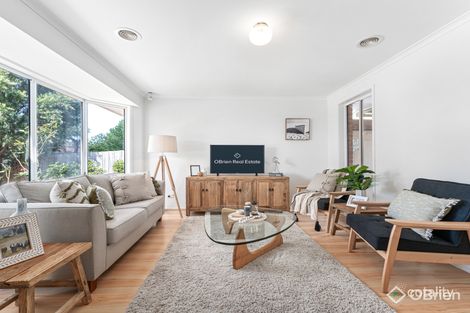 Property photo of 2 Oakwood Drive Carrum Downs VIC 3201