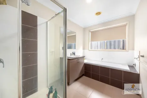 Property photo of 39 Mountain Grey Circuit Morwell VIC 3840