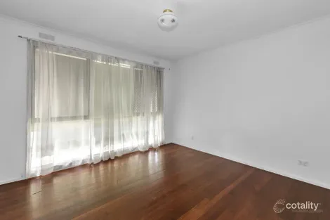 Property photo of 4 Hallam Road Hampton Park VIC 3976