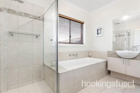 32 Lancefield Cct, Eynesbury, VIC 3338