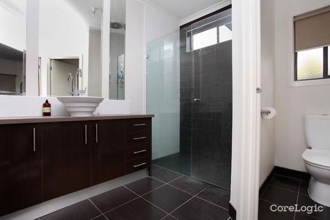 Property photo of 11 Condamine Terrace Caroline Springs VIC 3023
