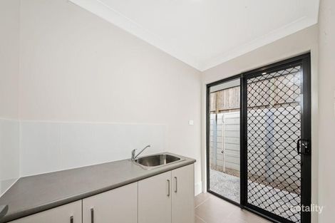 16 Acacia Pl, Spring Mountain, QLD 4300