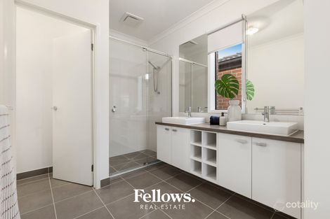 Property photo of 28 Graziers Crescent Clyde North VIC 3978