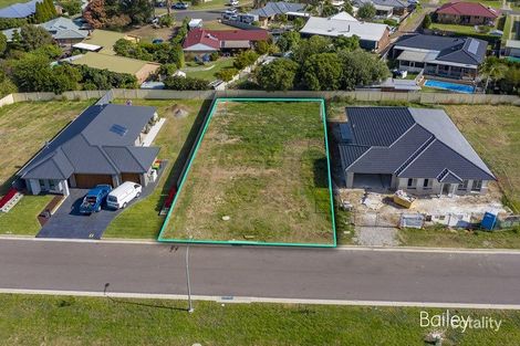 22 Burbank Cres, Hunterview, NSW 2330