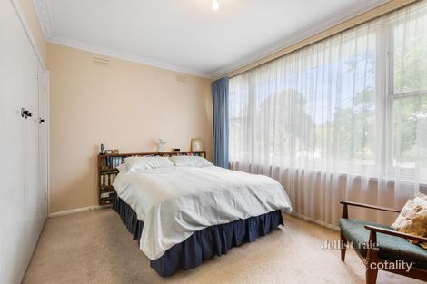 Property photo of 7 Mandowie Road Glen Waverley VIC 3150