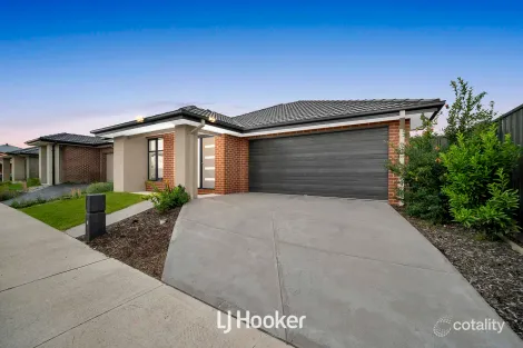 Property photo of 11 Carnelian Circuit Clyde North VIC 3978