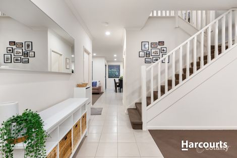 Property photo of 10 Petrel Circuit Pakenham VIC 3810