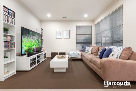 Property photo of 10 Petrel Circuit Pakenham VIC 3810