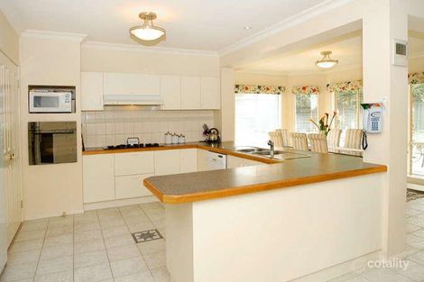 Property photo of 3 Latham Close Mill Park VIC 3082