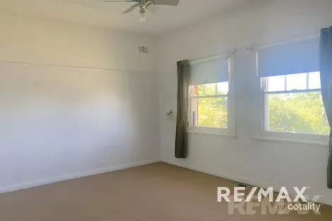 Property photo of 2 Jarick Street Turvey Park NSW 2650