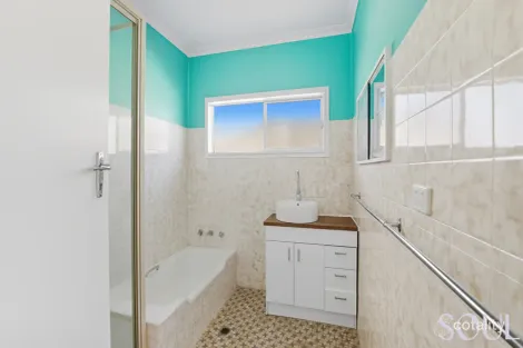 Property photo of 48 Mirrool Avenue Yenda NSW 2681