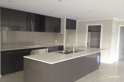 Property photo of 5 Rosyth Way Cranbourne East VIC 3977