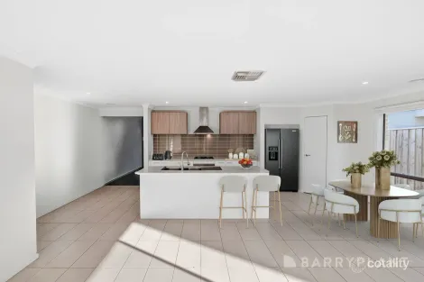 Property photo of 13 Blazon Drive Tarneit VIC 3029