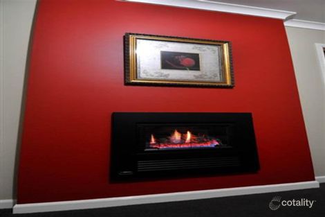 Property photo of 7 Clonandra Lane Caroline Springs VIC 3023