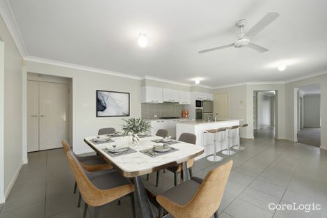 Property photo of 32 Lakeaire Circuit Cameron Park NSW 2285