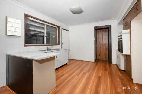 Property photo of 15 The Parkway Bradbury NSW 2560