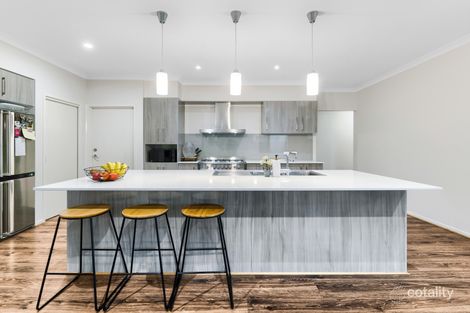 Property photo of 51 Fable Way Cranbourne East VIC 3977