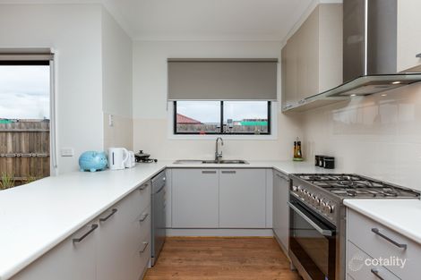 1/12 Cooloongup Cres, Melton West, VIC 3337