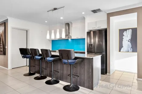 Property photo of 33 Warbler Street Pakenham VIC 3810