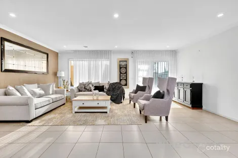 Property photo of 33 Warbler Street Pakenham VIC 3810