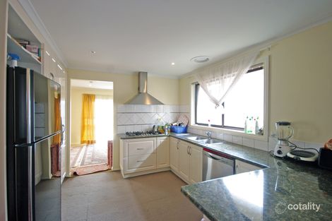 Property photo of 29 Thomas Mitchell Drive Endeavour Hills VIC 3802