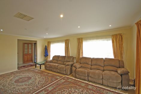 Property photo of 29 Thomas Mitchell Drive Endeavour Hills VIC 3802