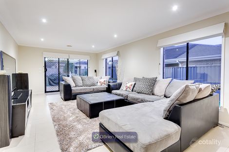 Property photo of 8 Lemon Tree Lane Narre Warren North VIC 3804