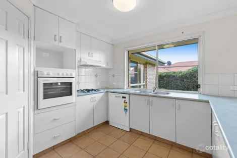 Property photo of 4 Vanham Close Middle Ridge QLD 4350