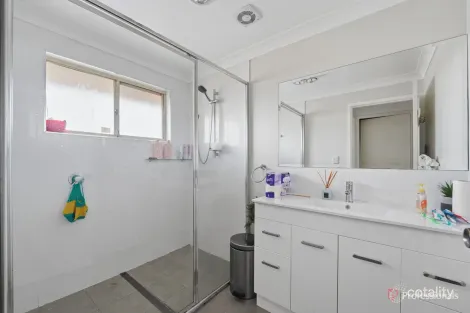 Property photo of 16 Evangelene Crescent Armidale NSW 2350