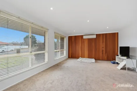 Property photo of 16 Evangelene Crescent Armidale NSW 2350