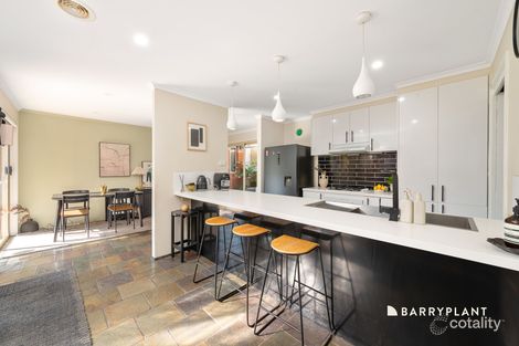Property photo of 31 Matthews Crescent Roxburgh Park VIC 3064