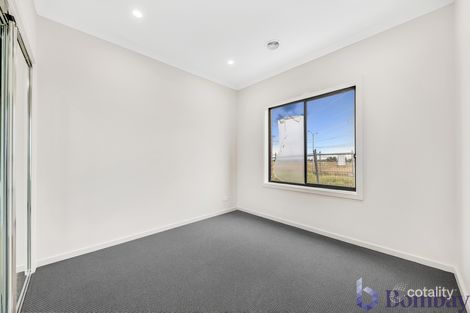 Property photo of 10 Mottlecah Circuit Craigieburn VIC 3064