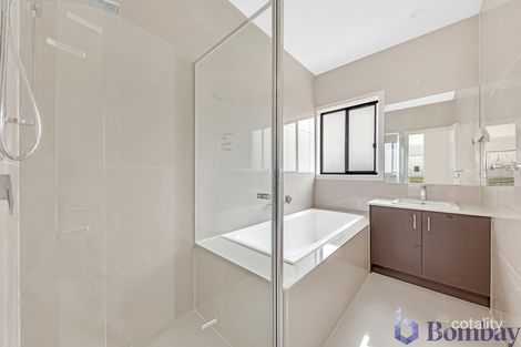Property photo of 10 Mottlecah Circuit Craigieburn VIC 3064