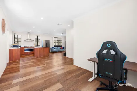 Property photo of 76 Sunstone Boulevard Treeby WA 6164