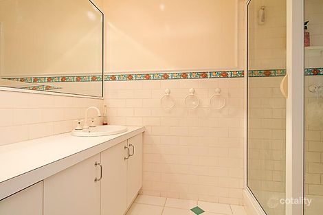 Property photo of 4 Dingley Place Melton West VIC 3337